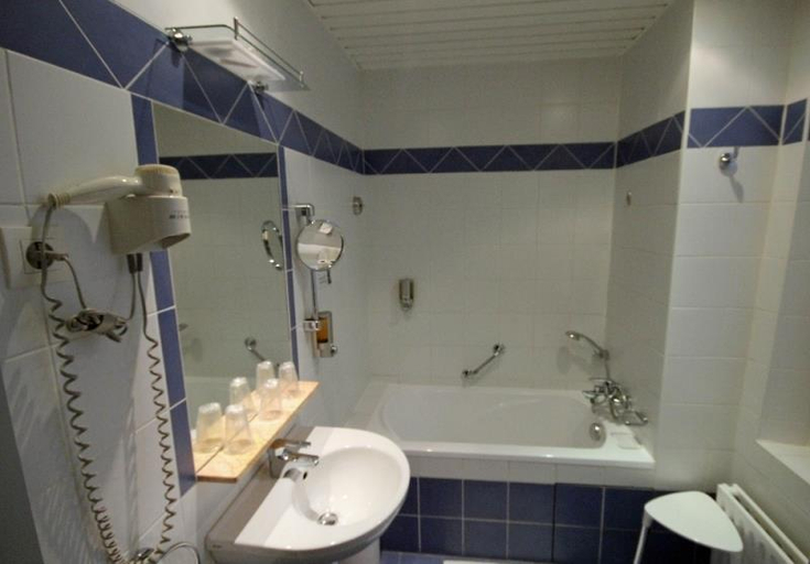 Bathroom 4, Agate, Paris