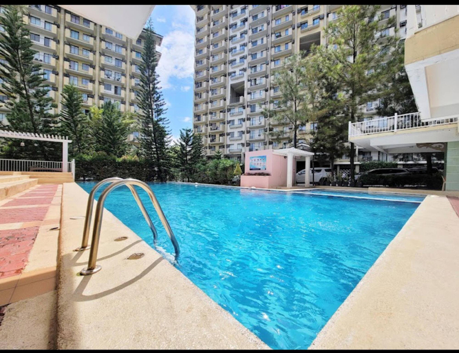 Swimming pool 5, Spacious Central Davao City Getaway - Spacious Apartment with Shared Pool, Davao City