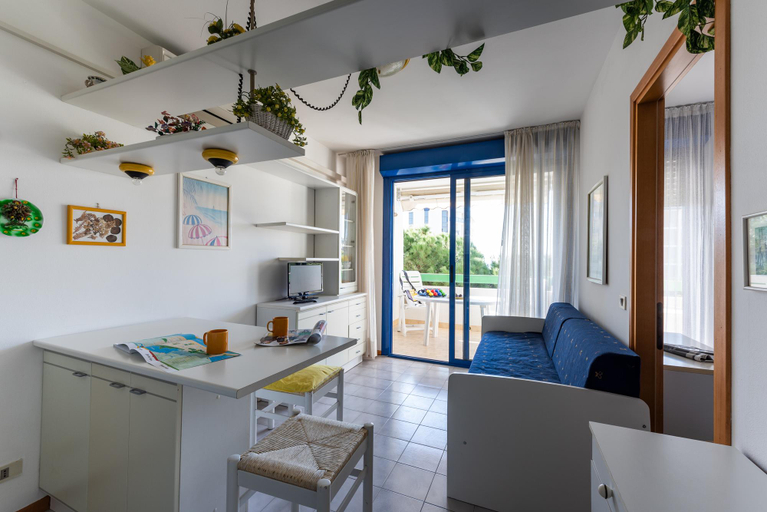 3, Beachside Apartment for Four Guests in Bibione, Venezia
