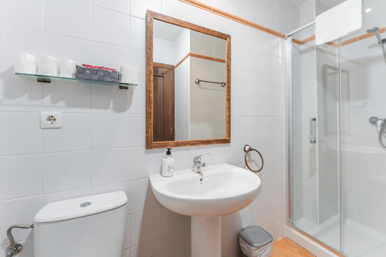 Bathroom 3, HOSTAL EL MOLINO, Teruel