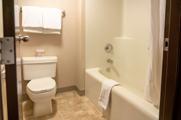 Bathroom 5, Rundlestone Lodge Banff, Division No. 15