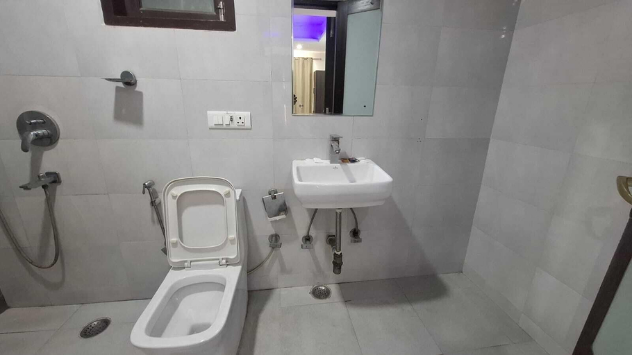 Bathroom 5, Hotel Taj Homestay- A Unit of Sahni's, Delhi