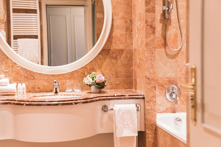 Bathroom 5, Grand Hotel Terme Trieste and Victoria, Padua