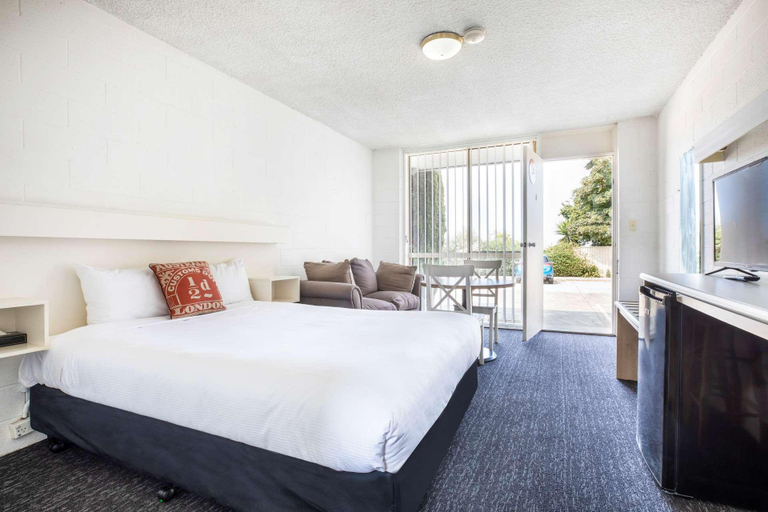 Bedroom 3, Mulgrave Court Motor Inn, Melbourne