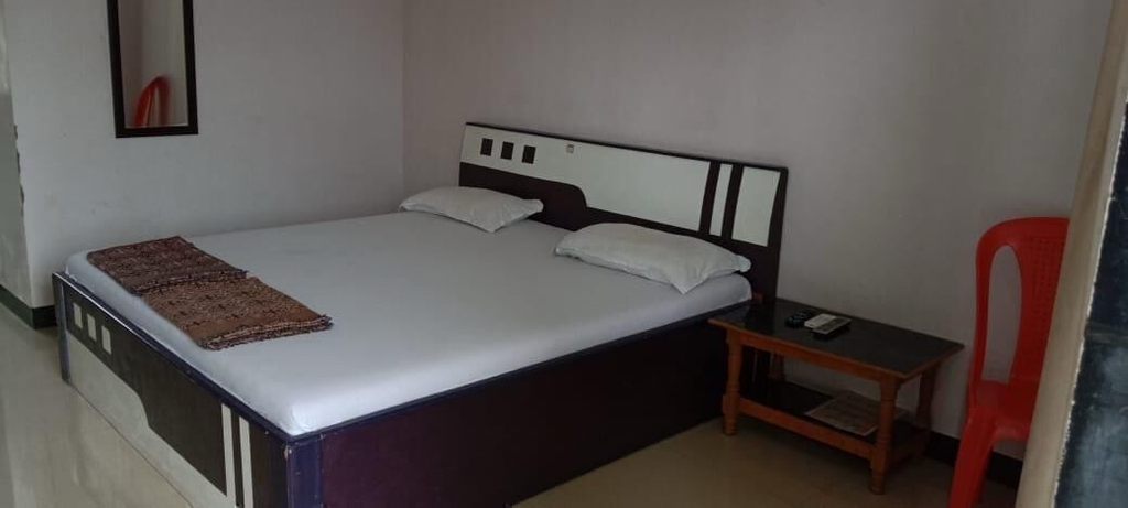 Room 4, Nisarg Guest House, Raigarh