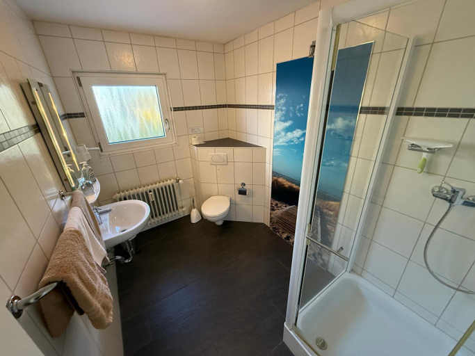 Bathroom, Hotel am Hindenburgplatz, Ortenaukreis