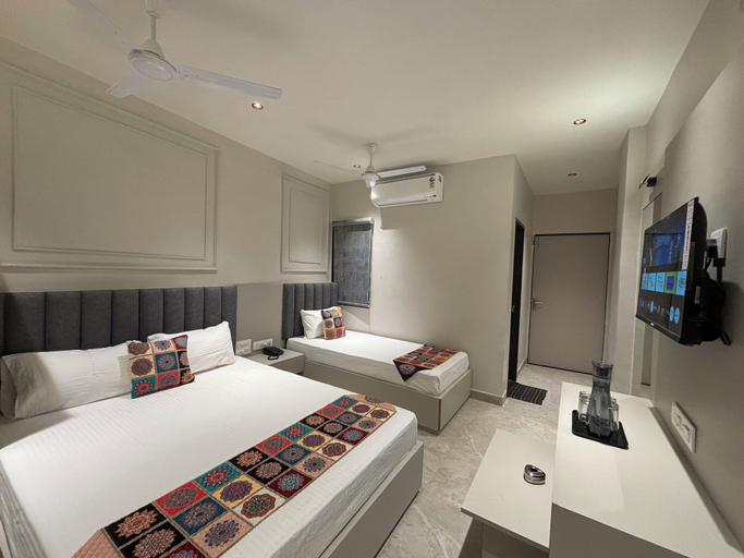 Room 3, Hotel Golden Hills, Sirohi