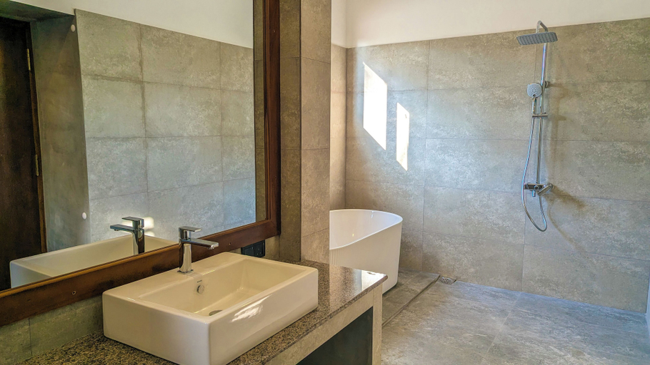 Bathroom 4, Arinna Beach Resort, Tangalle