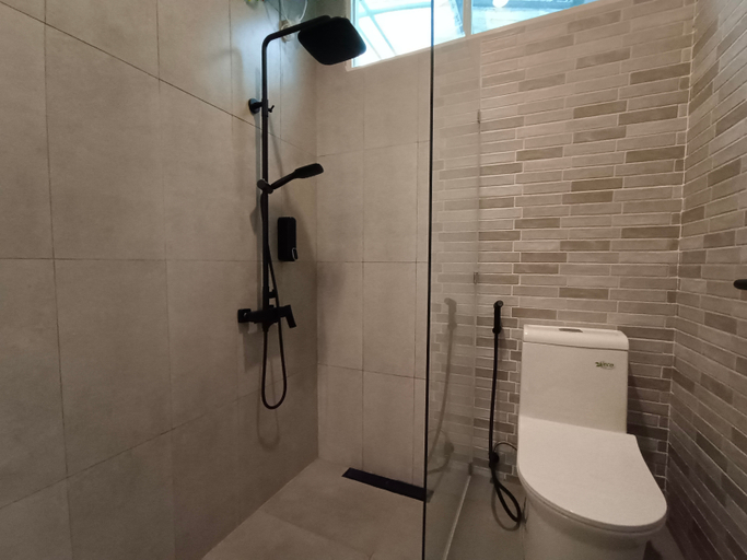 Bathroom 5, Heal Stay Bintaro, South Tangerang