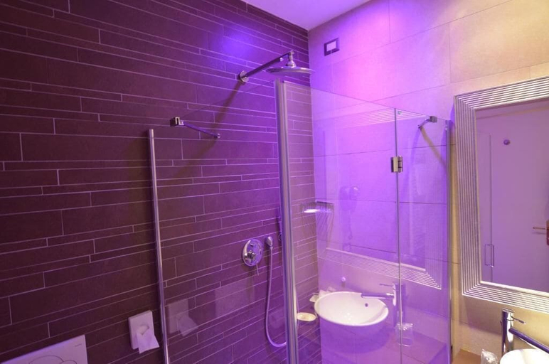 Bathroom 4, Campo Marzio, Vicenza