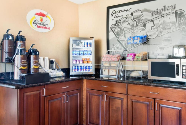 Food & Drinks 4, Super 8 By Wyndham Ripley, Jackson