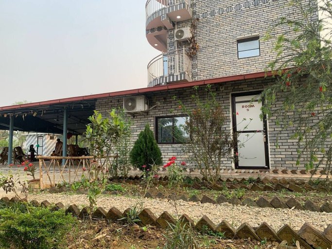 Property grounds, Devchuli Farm House, Lumbini