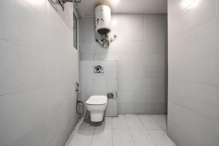 Bathroom 4, FabHotel Twamev, Delhi
