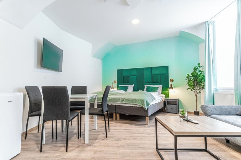 Room 4, Neighboring Apartments Near Westbahnhof, Wien