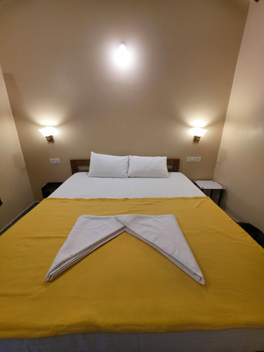 Room 5, JOE BANANA STAYS, North Goa