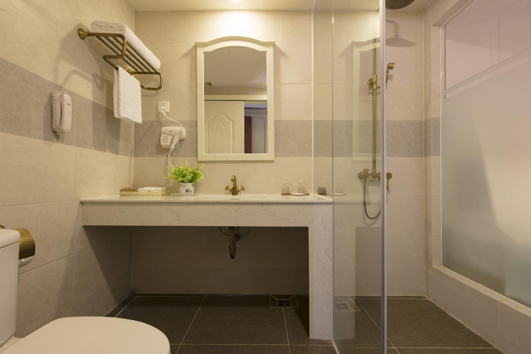 Bathroom 5, Nha VIET Nha Trang Hotel (former name Nha Trang Prince Hotel), Nha Trang