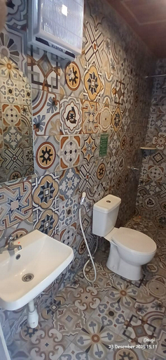 Bathroom 5, Davam Hotel, Demak
