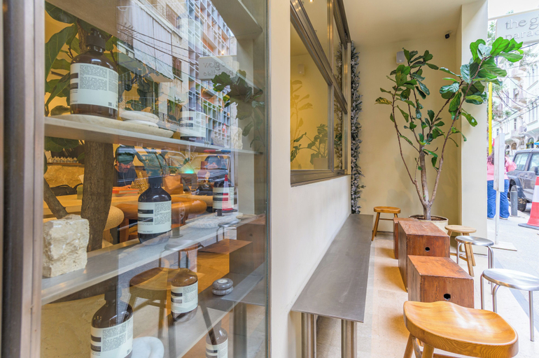 Food & Drinks 5, Gouraud Studios & Apts. in Gemmayzeh, Beirut