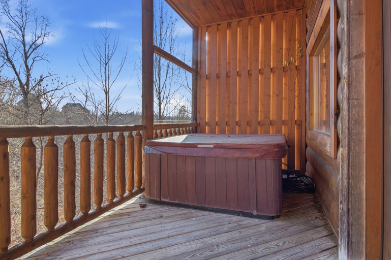 Outdoor spa tub, Just For Fun, Sevier