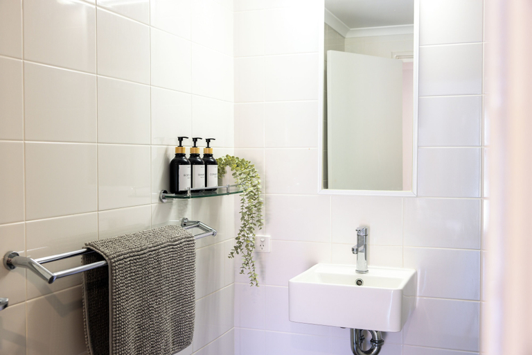 Bathroom 2, African Reef Beach Resort, Geraldton