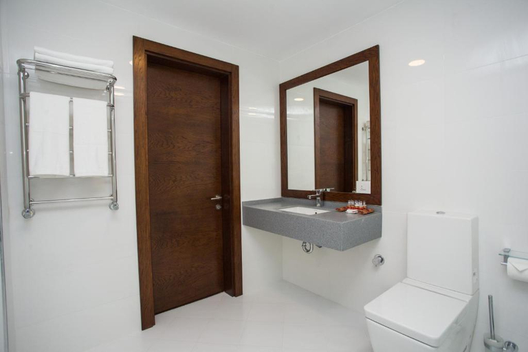 Bathroom 4, Da Vinci Hotel, Baku