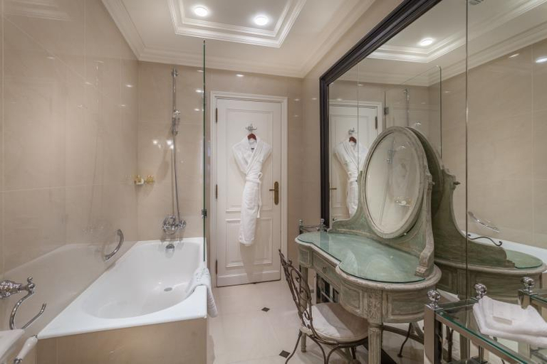 Bathroom, Duc De Saint-Simon Saint Germain, Paris