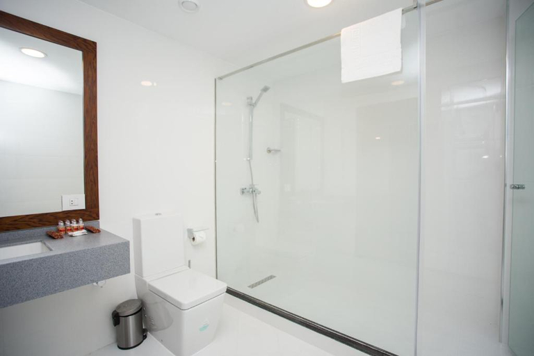 Bathroom 5, Da Vinci Hotel, Baku