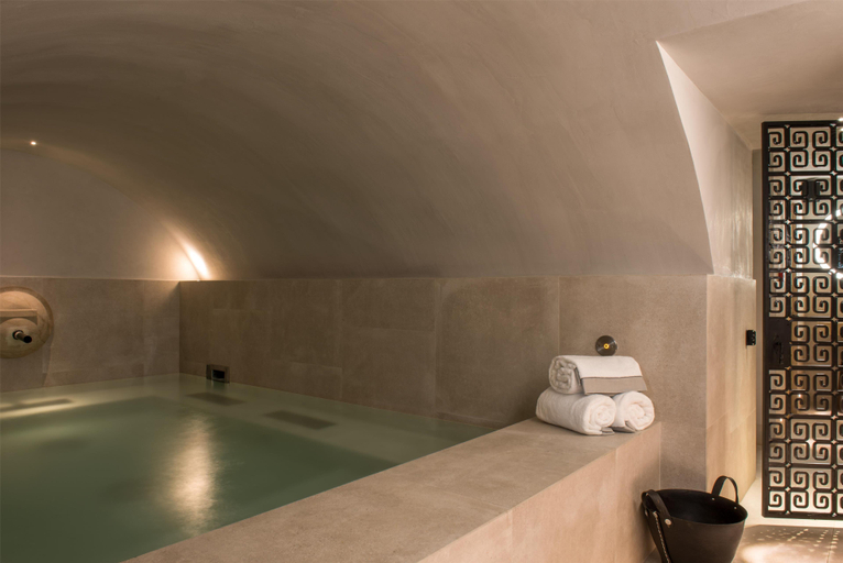 Sport & Beauty 2, Cour des Vosges - Evok Collection, Paris