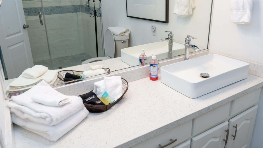Bathroom 2, Penthouse Beachfront Views Renovated 4 Bedroom Condo, Cameron