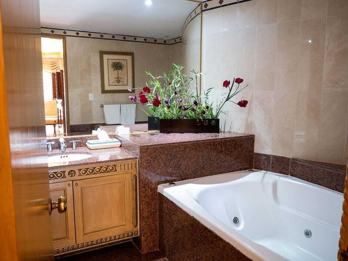 Bathroom 4, Hacienda Real, Carmen