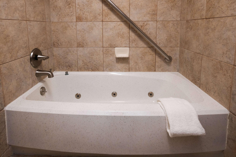 Bathroom 5, Endeavor Inn & Suites Trademark Collection, Shawnee
