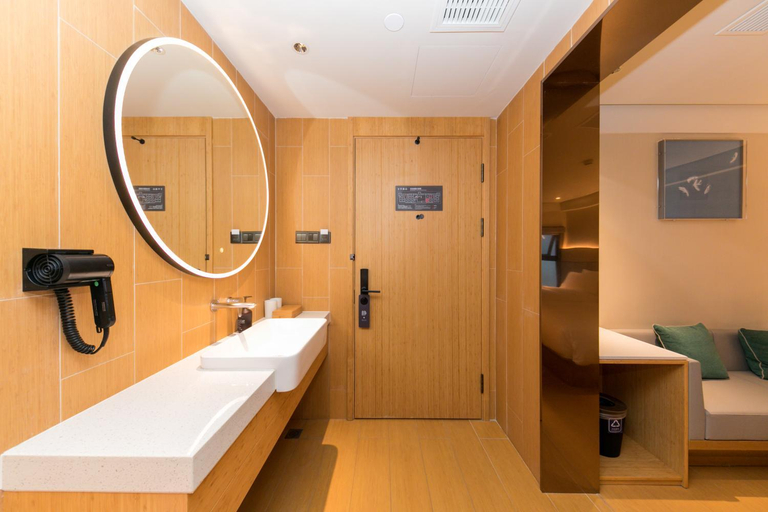 Bathroom 4, Ji Hotel (Shanghai Pujiang Lianhang Road), Shanghai