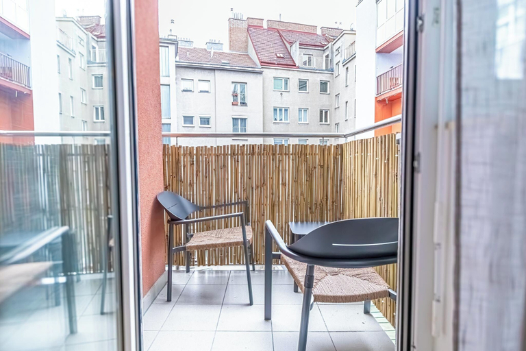 Balcony 3, 9 Min to City Center 1BR 1LR Balcony, Wien