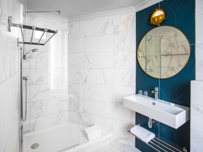 Bathroom 5, ibis Styles Paris Nation Cours de Vincennes, Paris