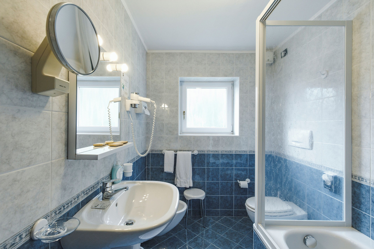 Bathroom 5, Sayonara Nature & Wellness Hotel, Trento
