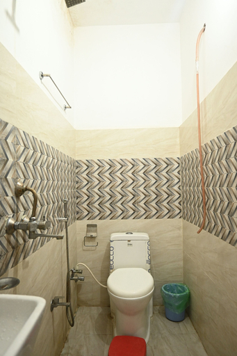 Bathroom 5, The Kashi Palace, Varanasi