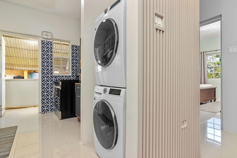 Laundry 3, 3rd Floor Condo Tower Isle 24hr Security