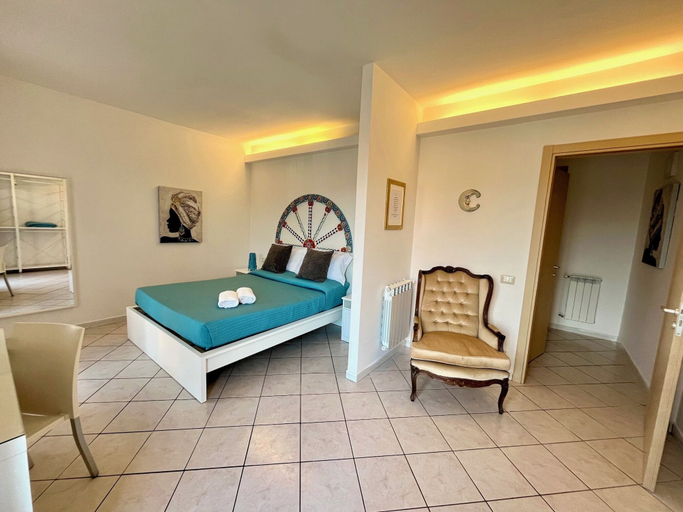 Room 4, New Naxian Holidays, Messina