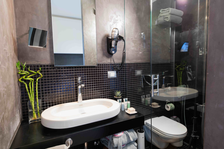 Bathroom 2, UNAHOTELS One Siracusa, Syracuse