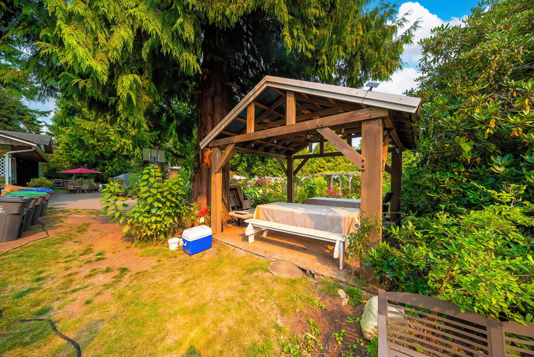 Exterior 4, Cozy 3BR Villa Garden View Beach, Greater Vancouver