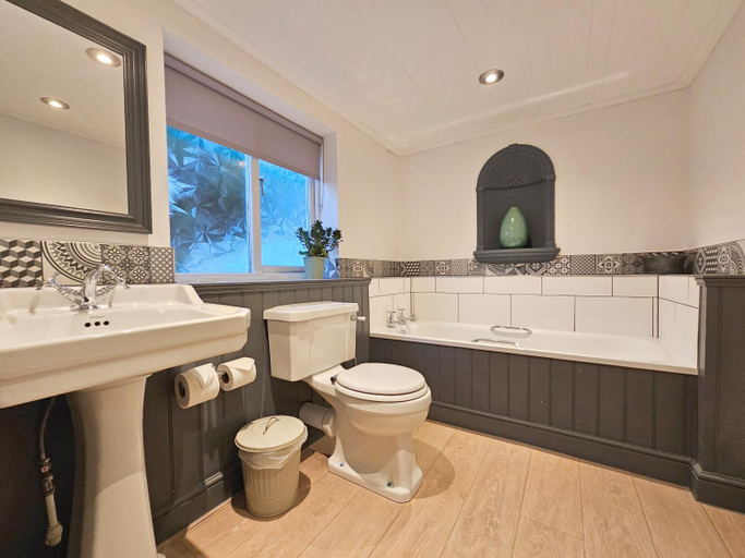 Bathroom 5, The Derwent Manor Apartments, Cumbria