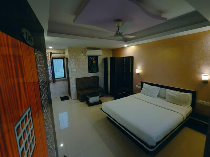 Room 2, Hotel Panchgani Crown, Satara