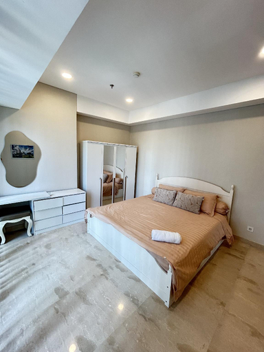 Bedroom 2, Podomoro Delipark Apartemen Cozystay Empire 4BR 3 king + 1 single bed, Medan