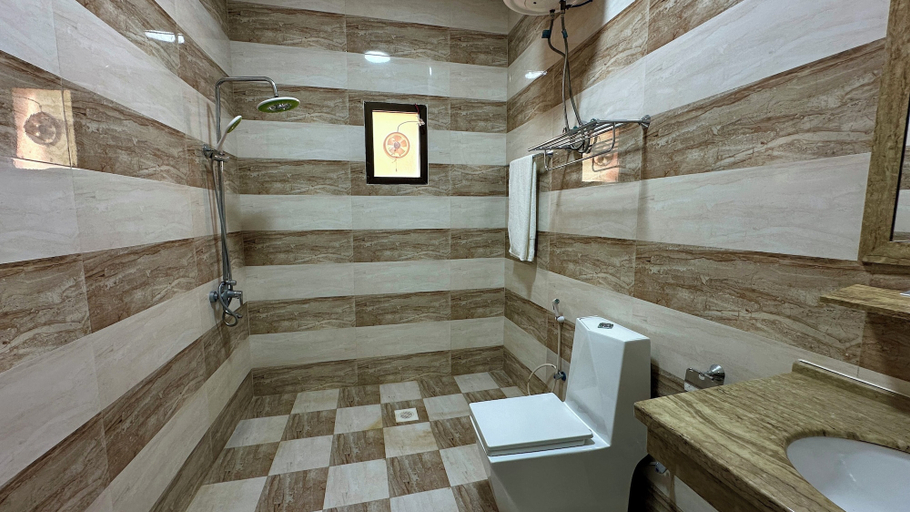 Bathroom 4, Roushan Resort, Marbat
