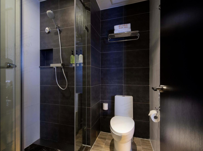 Bathroom 4, Orange Hotel (Shanghai Chuansha), Shanghai