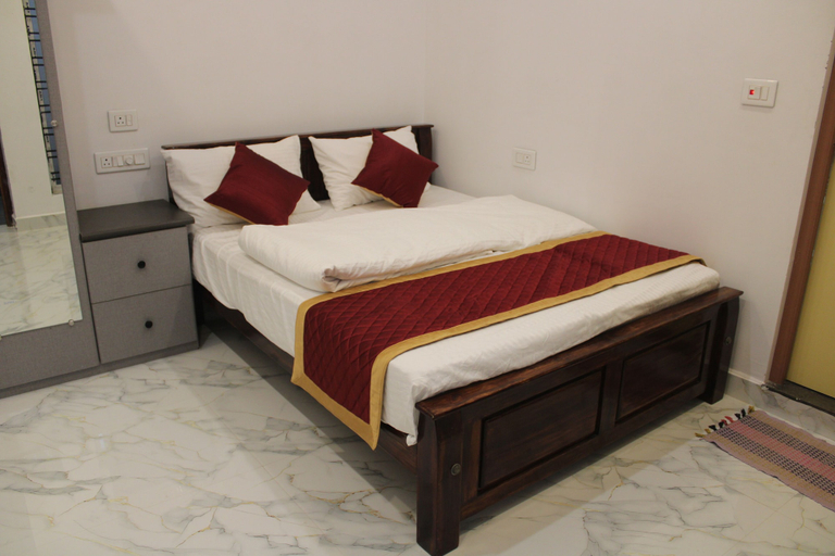 Room 5, Thiru Annamalaiyar Residency, Tiruvannamalai