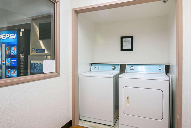 Bathroom 5, Motel 6 Sycamore, Il, De Kalb