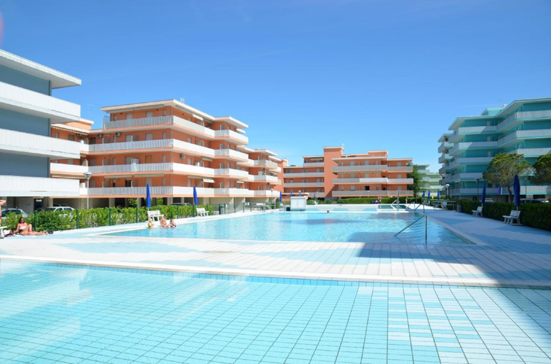 Sport & Beauty, Spacious apartment for up to 6 guests with shared outdoor pool by BeahostRentals, Venezia