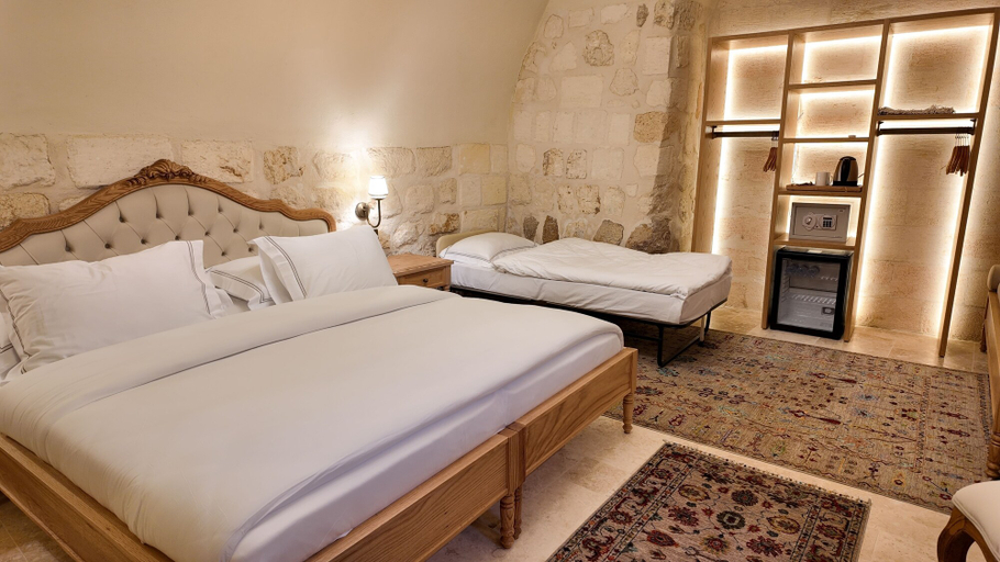 Room 2, Shamas Hotel, Midyat