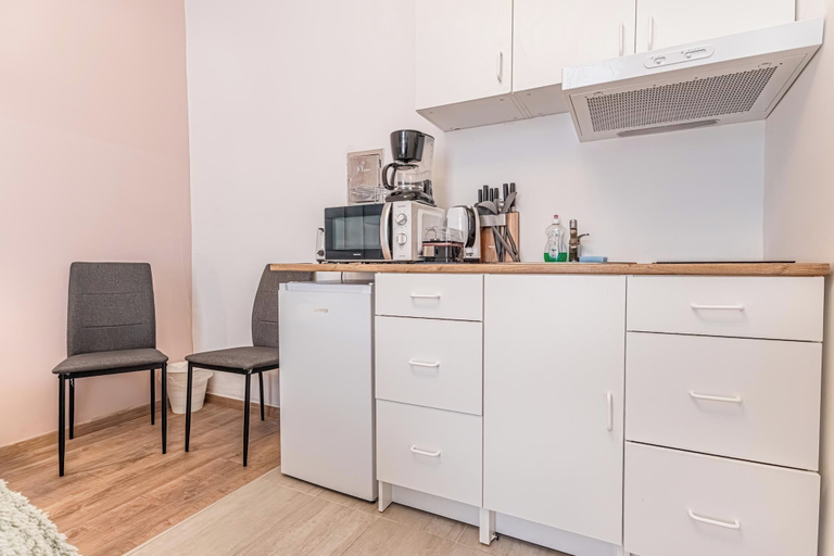 Private kitchenette 3, Neighboring Apartments Near Westbahnhof, Wien